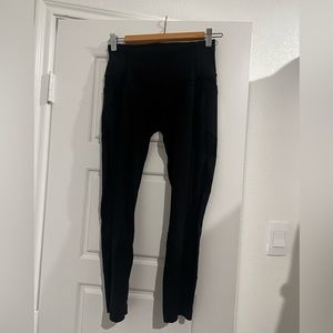 Black lulu lemon capri leggings